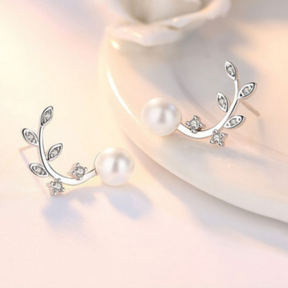 🍒 SOUL Leaf Pearl Stud Earrings - Picture 2 of 4
